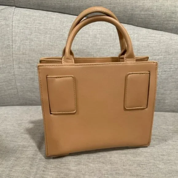 BRANDON BLACKWOOD Kuei Logo-Embossed Vegan Leather Medium Tote Bag - Picture 4 of 8